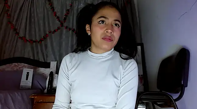 Snapshot of brihanna_lena chatting on March 3, 4:36 am brihanna lena online show from March 3, 4:36 am