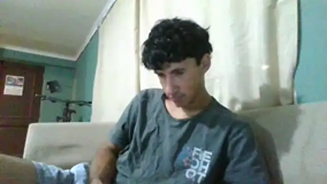 Snapshot of xxx-999 chatting on December 19, 5:47 am xxx-999 online show from December 19, 5:47 am