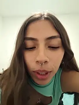 Snapshot of Jazmin-Cerezita chatting on January 4, 1:21 am Jazmin-Cerezita online show from January 4, 1:21 am