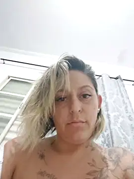 baixinhaloira online show from December 22, 2:28 am