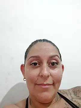 baixinhaloira online show from February 25, 1:41 am