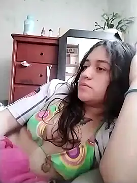 Snapshot of Yaz_Moon chatting on February 5, 11:34 am Yaz Moon online show from February 5, 11:34 am