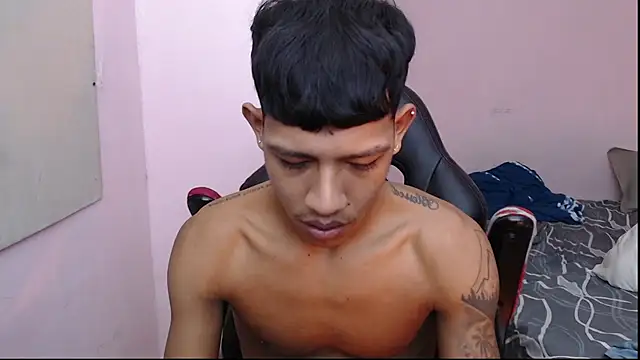 Snapshot of mr_stiven_ chatting on January 6, 1:42 am mr stiven online show from January 6, 1:42 am