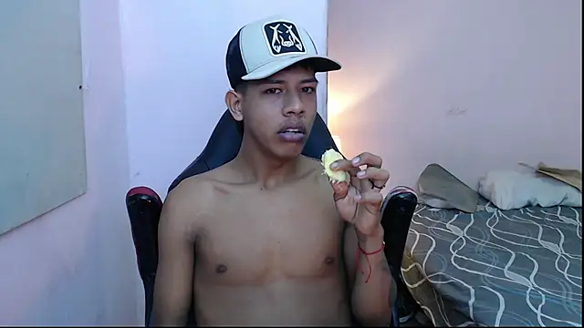 Snapshot of mr_stiven_ chatting on January 8, 2:25 am mr stiven online show from January 8, 2:25 am