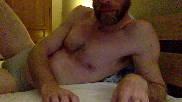 Twowellshapedheads online show from February 4, 10:45 pm