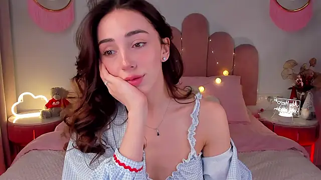 Snapshot of ElsaYoung chatting on January 12, 6:17 am ElsaYoung online show from January 12, 6:17 am