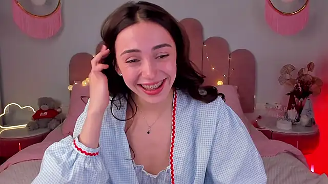 Snapshot of ElsaYoung chatting on January 12, 9:19 am ElsaYoung online show from January 12, 9:19 am