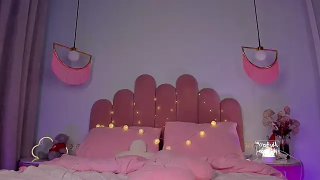 Snapshot of ElsaYoung chatting on January 16, 3:23 am ElsaYoung online show from January 16, 3:23 am