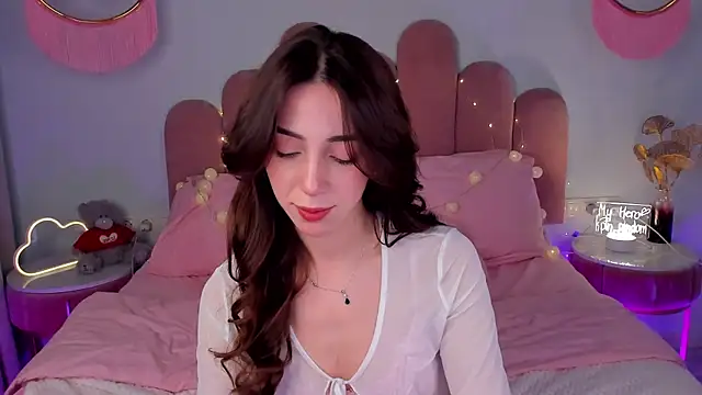 Snapshot of ElsaYoung chatting on January 19, 9:11 am ElsaYoung online show from January 19, 9:11 am