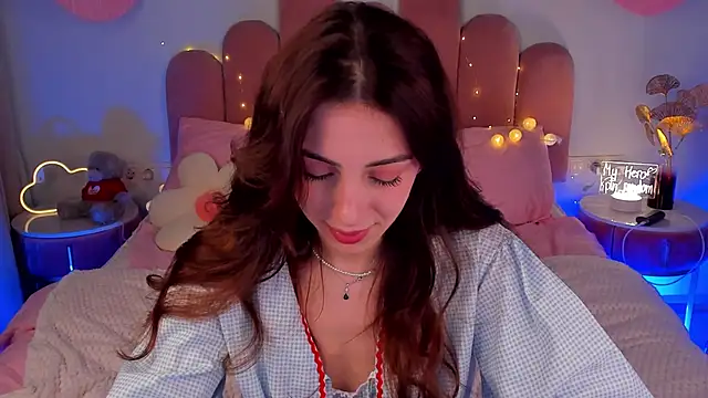 Snapshot of ElsaYoung chatting on January 25, 10:08 am ElsaYoung online show from January 25, 10:08 am