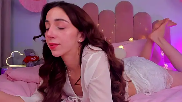 Snapshot of ElsaYoung chatting on February 3, 2:58 am ElsaYoung online show from February 3, 2:58 am