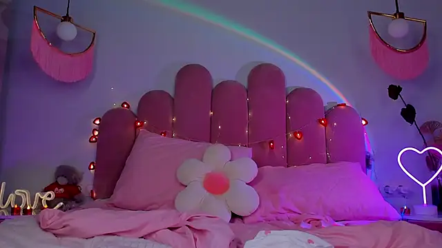 Snapshot of ElsaYoung chatting on February 15, 2:47 am ElsaYoung online show from February 15, 2:47 am