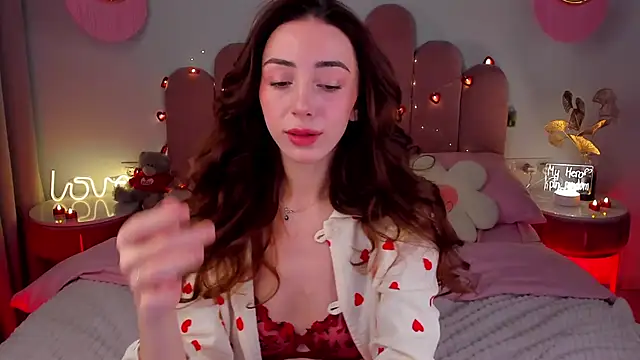 Snapshot of ElsaYoung chatting on February 15, 8:33 pm ElsaYoung online show from February 15, 8:33 pm