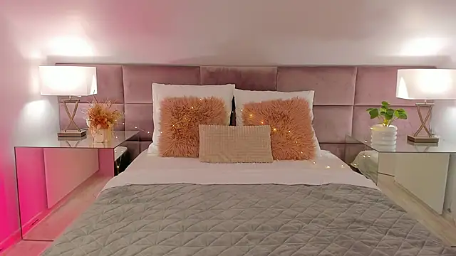 Snapshot of ElsaYoung chatting on March 12, 8:52 pm ElsaYoung online show from March 12, 8:52 pm