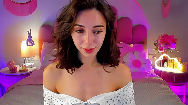 Snapshot of ElsaYoung chatting on September 26, 7:29 pm ElsaYoung online show from September 26, 7:29 pm