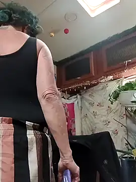 SlickedDryr online show from December 18, 4:17 pm