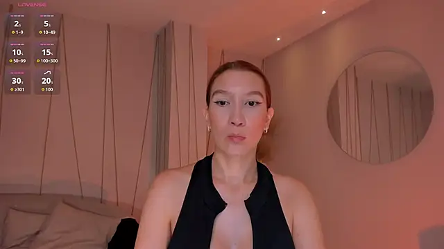 MiaFarrell  online show from April 13, 5:40 pm