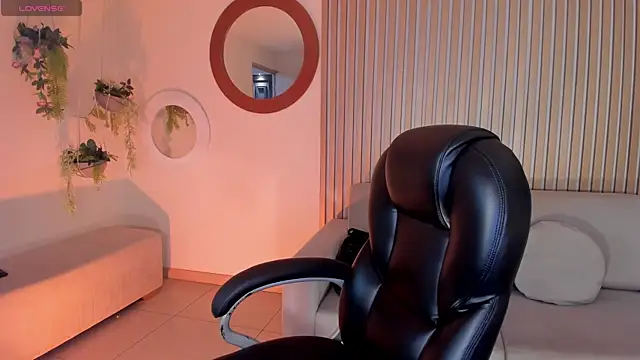 MiaFarrell  online show from April 16, 6:41 pm