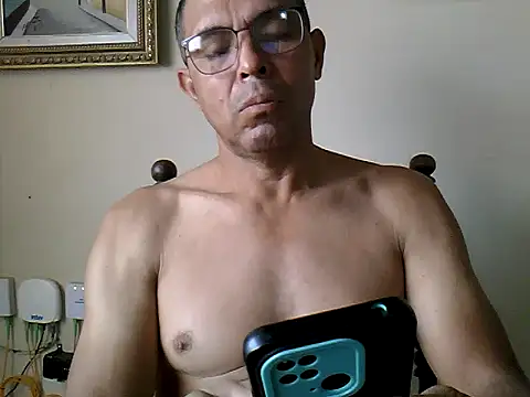 Snapshot of Alex011277 chatting on October 1, 12:11 pm Alex011277 online show from October 1, 12:11 pm