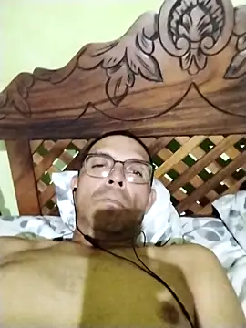 Snapshot of Alex011277 chatting on October 14, 11:33 am Alex011277 online show from October 14, 11:33 am