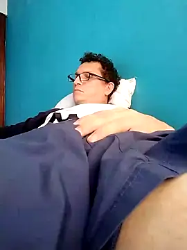 Snapshot of Bombi22 chatting on January 7, 6:24 pm Bombi22 online show from January 7, 6:24 pm