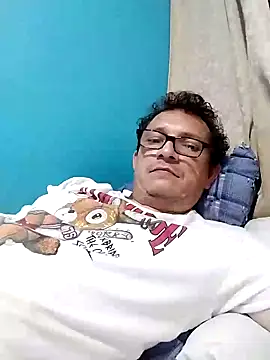 Snapshot of Bombi22 chatting on January 13, 3:34 am Bombi22 online show from January 13, 3:34 am