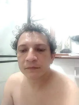 Snapshot of Bombi22 chatting on February 9, 3:01 pm Bombi22 online show from February 9, 3:01 pm