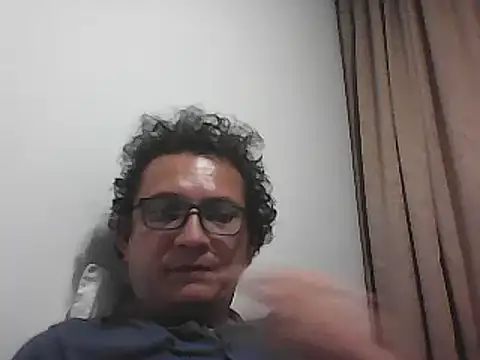 Snapshot of Bombi22 chatting on December 20, 5:47 am Bombi22 online show from December 20, 5:47 am