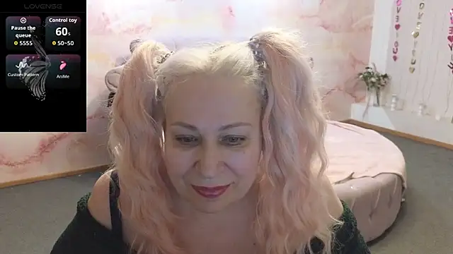 Penelope Pinky online show from April 1, 1:41 pm