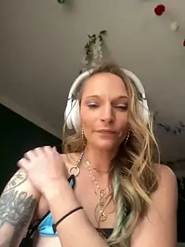 PrettiPluto online show from January 10, 6:17 pm