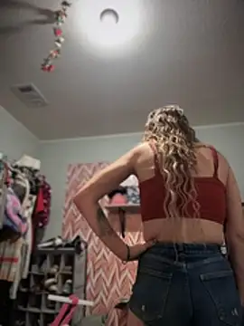 PrettiPluto online show from December 14, 2:33 pm