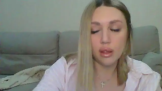 Snapshot of VickyLove047 chatting on September 15, 5:51 am VickyLove047 online show from September 15, 5:51 am