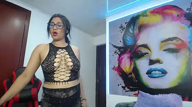 Snapshot of karime_sexygirl chatting on January 17, 7:27 pm karime sexygirl online show from January 17, 7:27 pm