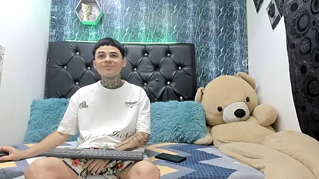 Snapshot of exotic_hot_couple chatting on December 3, 9:57 pm exotic hot couple online show from December 3, 9:57 pm