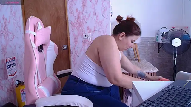 Snapshot of LucyanaSilva chatting on May 23, 8:13 pm LucyanaSilva online show from May 23, 8:13 pm