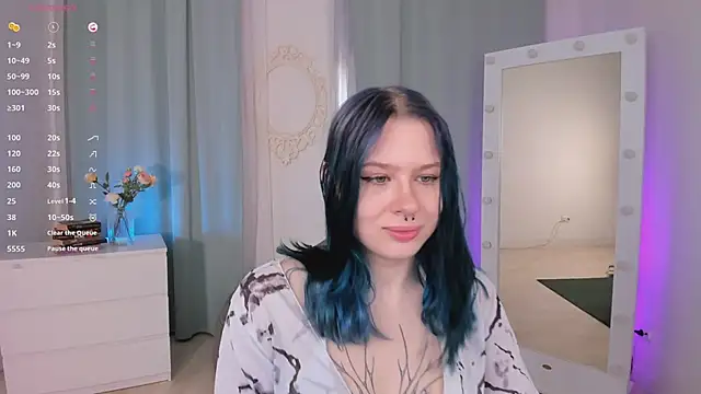 Snapshot of tender_kiitty chatting on May 7, 10:42 am tender kiitty online show from May 7, 10:42 am