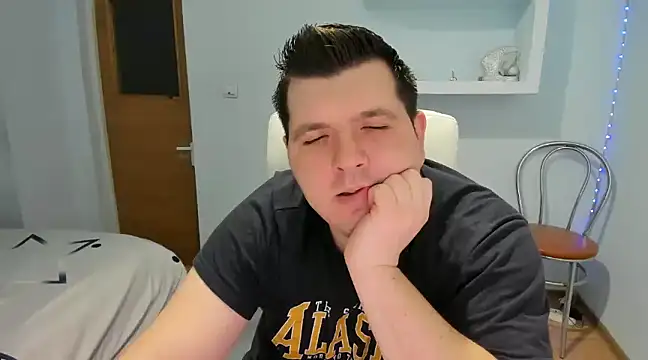 Snapshot of JasonJacks chatting on January 18, 1:40 pm JasonJacks online show from January 18, 1:40 pm