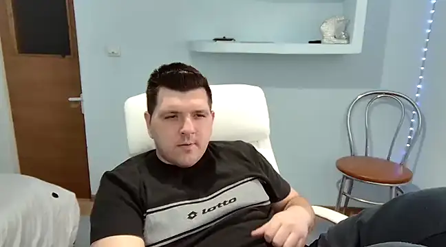 Snapshot of JasonJacks chatting on February 19, 12:44 pm JasonJacks online show from February 19, 12:44 pm