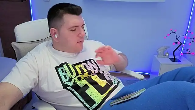 Snapshot of JasonJacks chatting on November 18, 6:07 am JasonJacks online show from November 18, 6:07 am