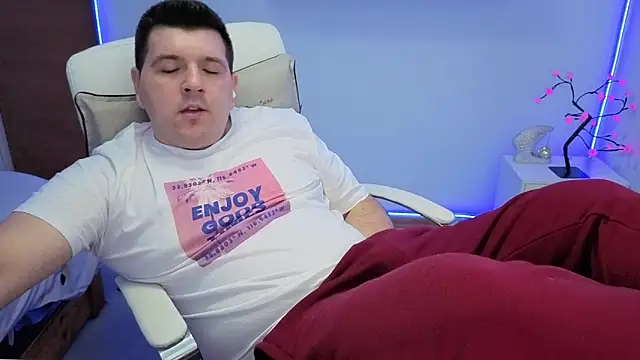 Snapshot of JasonJacks chatting on December 3, 3:58 am JasonJacks online show from December 3, 3:58 am