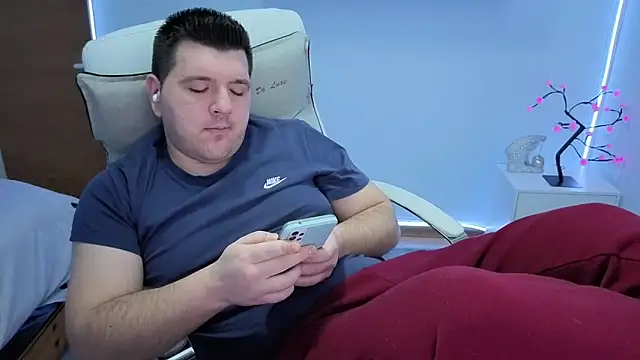 Snapshot of JasonJacks chatting on December 4, 3:49 am JasonJacks online show from December 4, 3:49 am