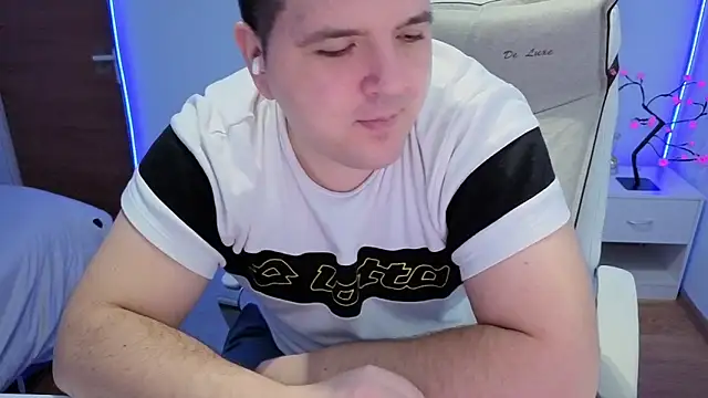 Snapshot of JasonJacks chatting on December 5, 3:59 am JasonJacks online show from December 5, 3:59 am