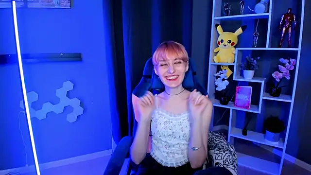 AlmeWood online show from December 20, 3:00 pm