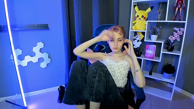 AlmeWood online show from December 21, 6:23 pm