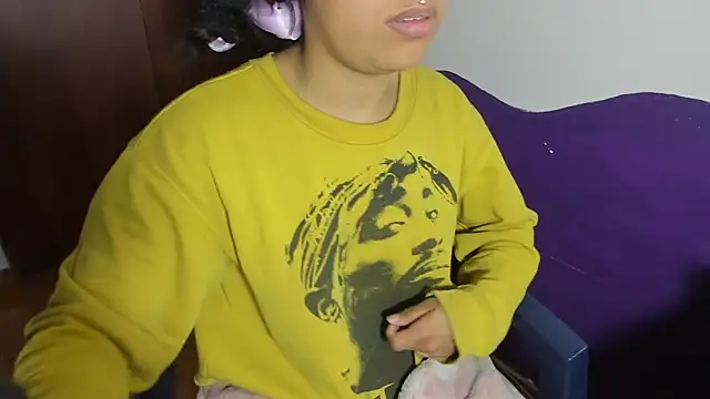 Snapshot of Natymontiell_ chatting on December 21, 1:21 pm Natymontiell online show from December 21, 1:21 pm