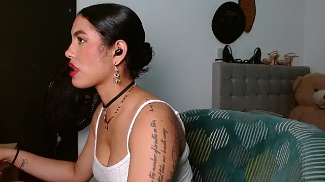 Sexy Lia  online show from April 5, 4:20 am