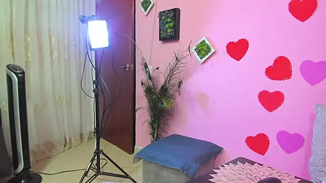 miss--flora online show from February 23, 6:17 am