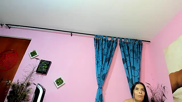 miss--flora online show from November 20, 1:44 pm