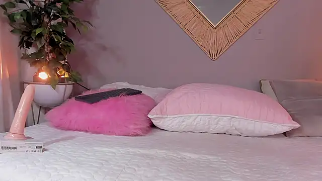 bella arias online show from December 18, 1:26 am