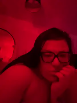 Snapshot of StrawberrySexx chatting on December 17, 8:12 am StrawberrySexx online show from December 17, 8:12 am